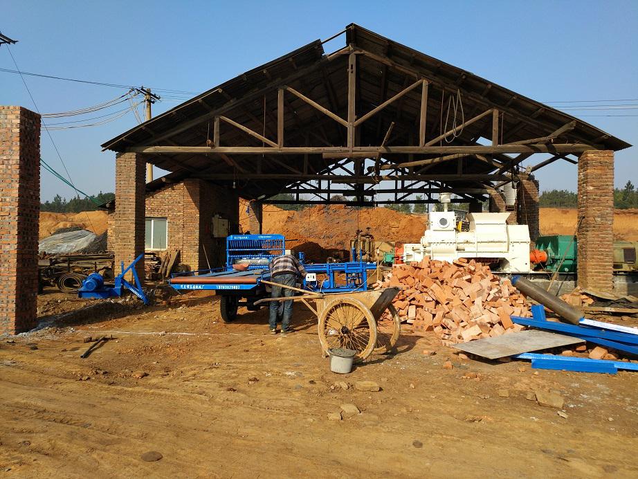 鑫業(yè)機(jī)械運(yùn)坯車現(xiàn)場(chǎng)