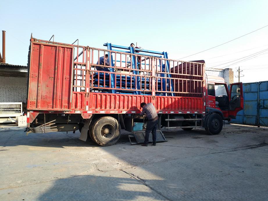 鑫業(yè)機(jī)械產(chǎn)品裝車